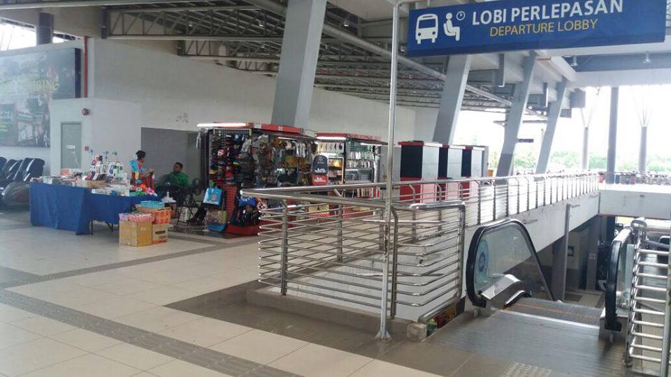 Kuantan bus station escalator to platform