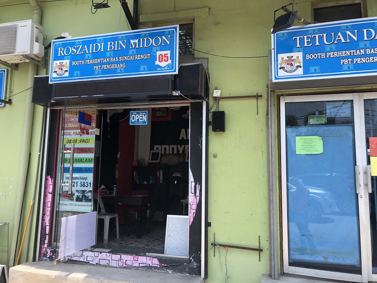 Sungai Rengit Bus Station Counter